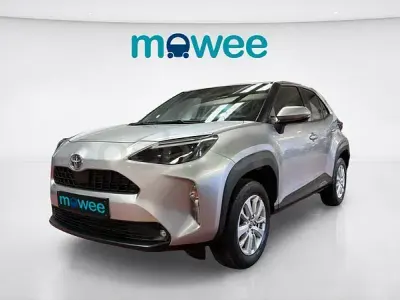 Usado Toyota Yaris Cross Business Edition 116 CV (85 kW) 2024 Gris / plata SUV