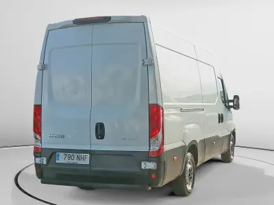 Begagnad Iveco Daily 137 HK (100 kW) 2022 Vit Sedan