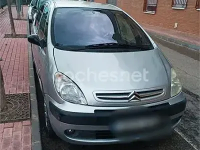 Usado Citroën Xsara Picasso Exclusive 110 CV (80 kW) 2004 Gris / plata Monovolumen