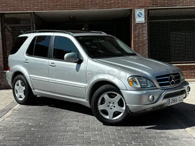 Usado Mercedes ML55 AMG AMG 347 CV (255 kW) 2002 Gris / plata SUV