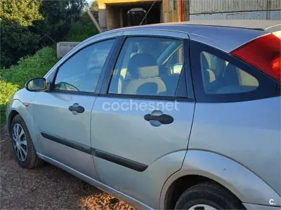 Usado Ford Focus Trend 115 CV (84 kW) 2007 Gris / plata Berlina