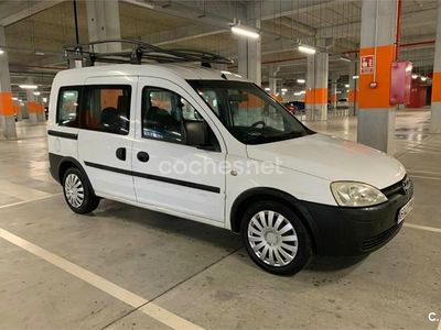 Blanco Usado 2009 Opel Combo Enjoy Monovolumen | 3900 €