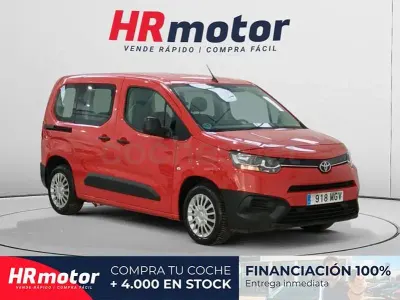 Begagnad Toyota Proace Verso Active 131 HK (96 kW) 2023 Röd Kombi
