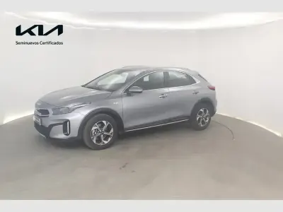 Usado Kia XCeed 100 CV (73 kW) 2025 Gris / plata SUV