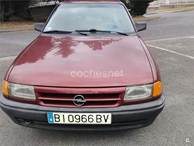 Usado Opel Astra 100 CV (73 kW) 1994 Granate Berlina