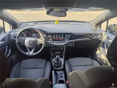 Usado Opel Astra Excellence 136 CV (100 kW) 2016 Negro Familiar