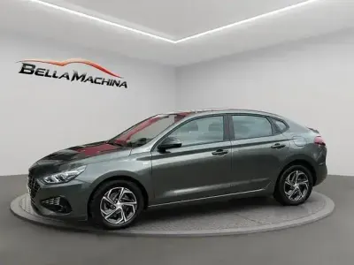 Usado Hyundai i30 120 HP (88 kW) 2023 Cinzento Sedan