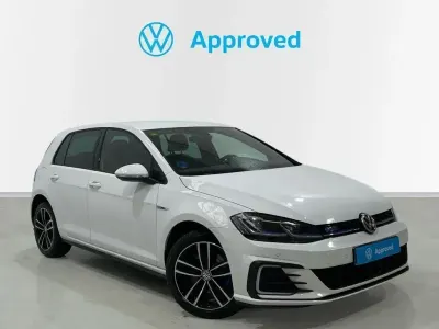 Begagnad VW Golf VII GTE 204 HK (150 kW) 2020 Vit Sedan