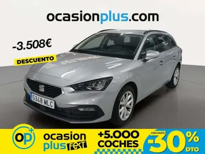 Usado Seat Leon ST Style 131 CV (96 kW) 2023 Plateado Familiar