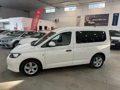 Usado VW Caddy Trendline 102 CV (75 kW) 2021 Blanco Monovolumen