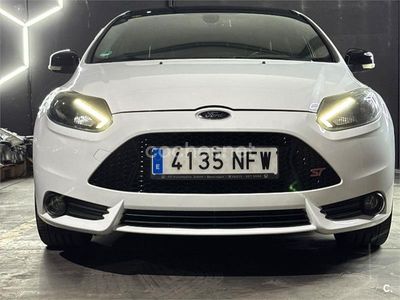 Usado Ford Focus ST 250 CV (183 kW) 2012 Blanco Berlina