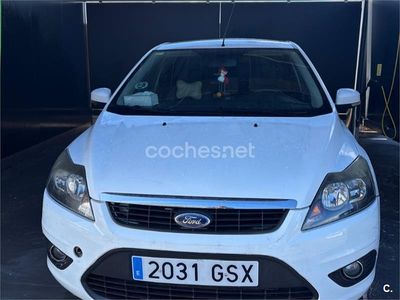 Usado Ford Focus Trend 109 CV (80 kW) 2010 Blanco Berlina