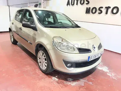 Usado Renault Clio II Authentique 85 CV (62 kW) 2007 Beige Berlina
