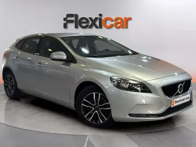 Usado Volvo V40 Momentum 120 CV (88 kW) 2017 Gris Berlina