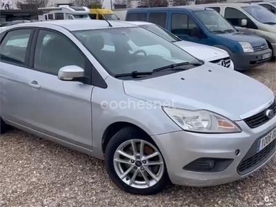 Usado Ford Focus Trend 115 CV (84 kW) 2004 Gris / plata Berlina