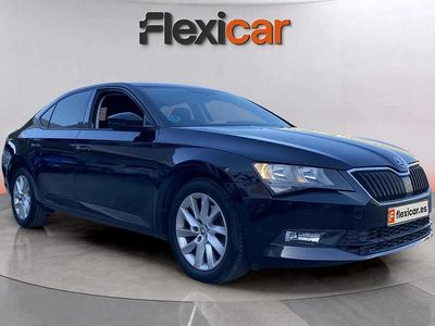 Usado Skoda Superb Active 150 CV (110 kW) 2018 Negro Familiar