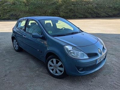 Usado Renault Clio II Expression 86 CV (63 kW) 2006 Gris Utilitario