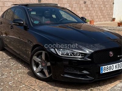 Usado Jaguar XE R-Sport 180 CV (132 kW) 2017 Negro Berlina