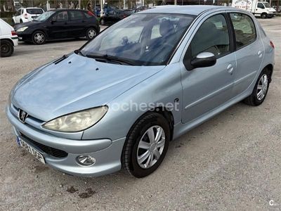 Usado Peugeot 206 110 CV (80 kW) 2005 Gris / plata Berlina