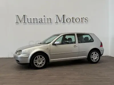 Usado VW Golf IV 110 CV (80 kW) 2002 Gris / plata Berlina