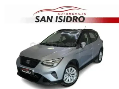 Usado Seat Arona Style 110 CV (80 kW) 2023 Gris / plata SUV
