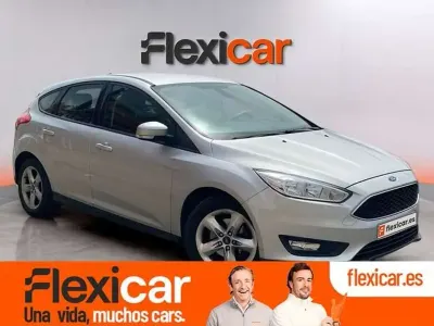 Usado Ford Focus Trend 125 CV (91 kW) 2018 Gris Utilitario