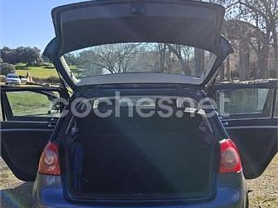 Usado VW Golf IV 100 CV (73 kW) 2005 Azul Berlina