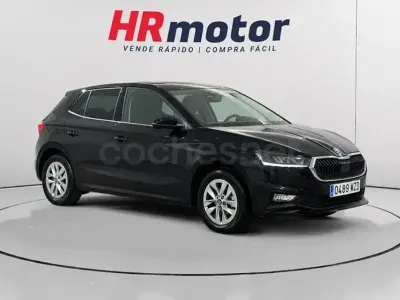Usado Skoda Fabia Selection 95 CV (69 kW) 2025 Negro Utilitario