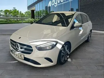 Gebraucht Mercedes B200 150 PS (110 kW) 2022 Weiß Van / Kleinbus