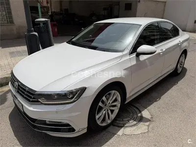 Usado VW Passat R-line 150 CV (110 kW) 2016 Blanco Berlina