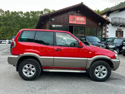 Usado Nissan Terrano 125 CV (91 kW) 2000 Rojo SUV
