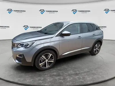 Usado Peugeot 3008 Allure 130 CV (95 kW) 2020 Gris / plata SUV