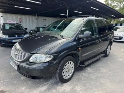 Usado Chrysler Voyager 140 CV (102 kW) 2003 Negro Monovolumen