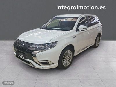 Blanco Usado 2021 Mitsubishi Outlander P-HEV SUV | 26.900 € (Un poco caro)