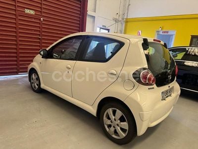 Blanco Usado 2012 Toyota Aygo Connect Style Utilitario | 4699 € (Precio justo)