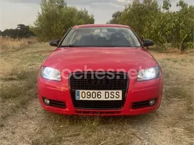 Usado Audi A3 Ambiente 140 CV (102 kW) 2005 Rojo Utilitario