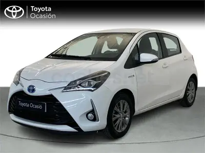 Usado Toyota Yaris Hybrid Active 100 CV (73 kW) 2018 Blanco Berlina