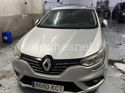 Usado Renault Mégane GT Line GT-Line 130 CV (95 kW) 2017 Gris / plata Berlina