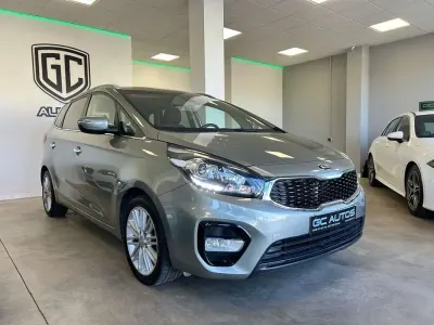 Usado Kia Carens 116 CV (85 kW) 2019 Gris Monovolumen
