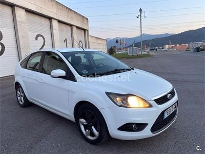 Usado Ford Focus Trend 109 CV (80 kW) 2010 Blanco Berlina