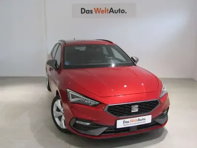 Usado Seat Leon FR 150 CV (110 kW) 2024 Rojo Familiar
