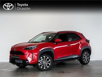 Usado Toyota Yaris Hybrid Active 130 CV (95 kW) 2025 Rojo