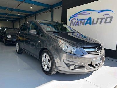 Usado Opel Corsa Cosmo 100 CV (73 kW) 2011 Gris / plata Utilitario