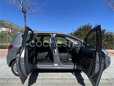 Usado Opel Meriva Excellence 110 CV (80 kW) 2013 Gris / plata Monovolumen