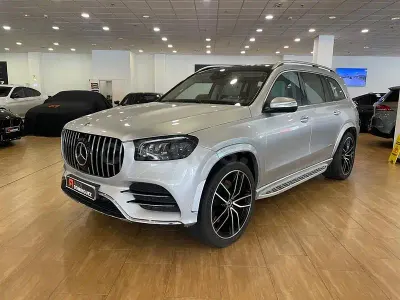 Usado Mercedes GLS580 489 CV (359 kW) 2021 Gris / plata SUV
