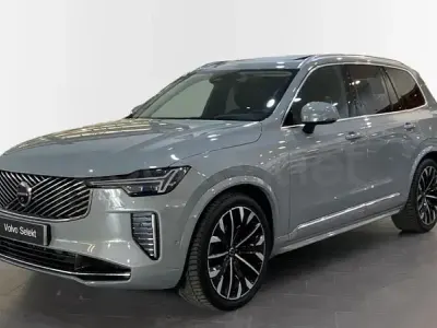 Usado Volvo XC90 Ultra 250 CV (183 kW) 2025 Gris / plata SUV