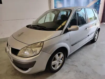 Usado Renault Scénic II Dynamique 105 CV (77 kW) 2008 Gris / plata Monovolumen