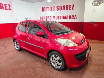 Usado Peugeot 107 68 CV (50 kW) 2007 Rojo Utilitario