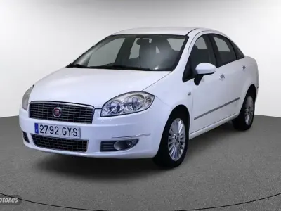 Usado Fiat Linea Emotion 105 CV (77 kW) 2010 Blanco Berlina