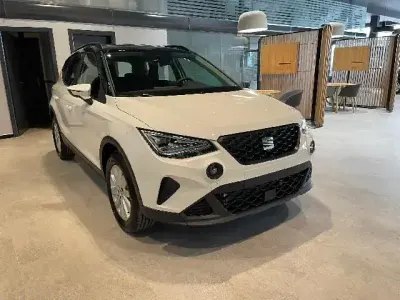 Usado Seat Arona Style 110 CV (80 kW) 2022 Blanco SUV